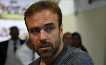 Roger Flores adverte: Cruzeiro enfrenta riscos apesar dos reforços e de "janela perigosa"