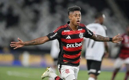 Bruno Henrique Imita CR7 e Dispara Palavrão em Clássico Flamengo x Vasco