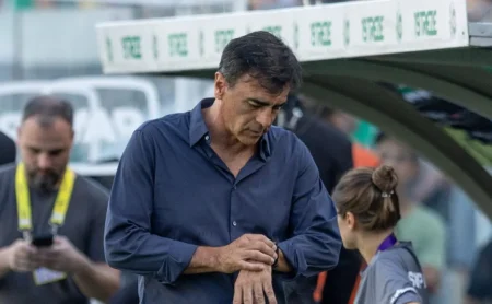 Gustavo Quinteros: Classificação sob Críticas da Torcida Gremista