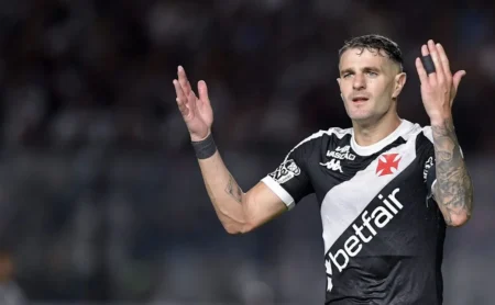 Vegetti: Amarelado e alvo de críticas por lance polêmico contra o Flamengo