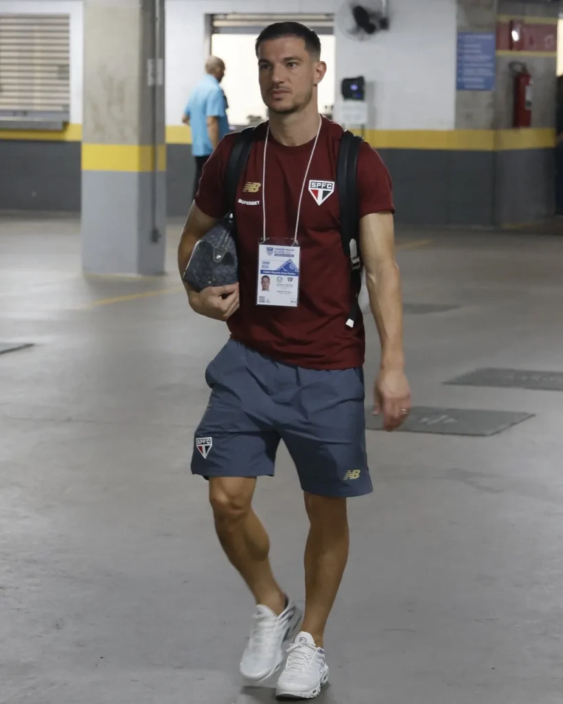 Cédric Soares: Renovação com o São Paulo em fase final, revela jogador