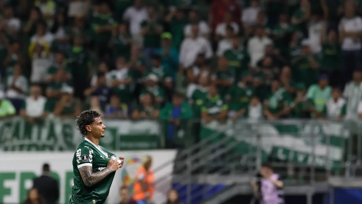 Thiaguinho e Ríos: A inesperada parceria no aprendizado do português.