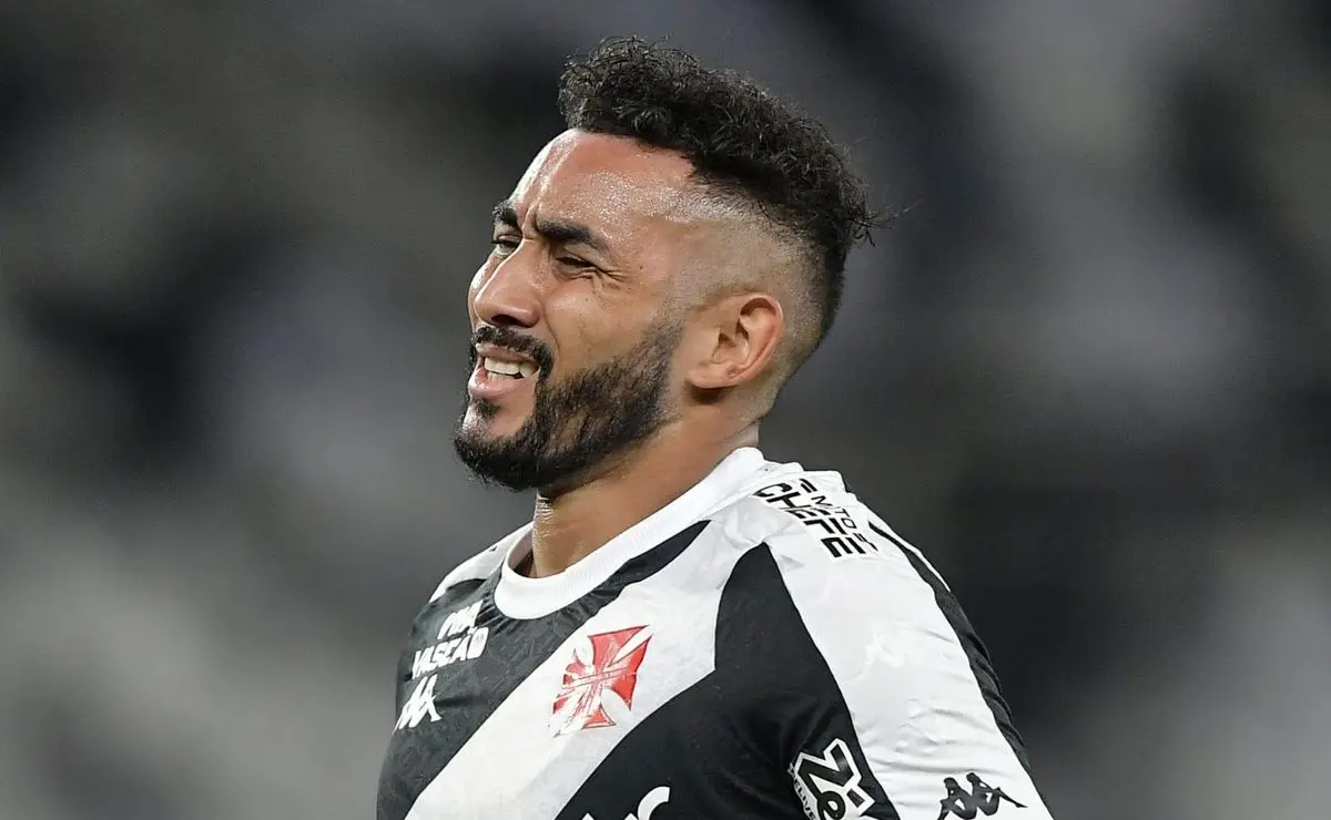 Payet Afastado: Pedido do Vasco por Conduta Extracampo.