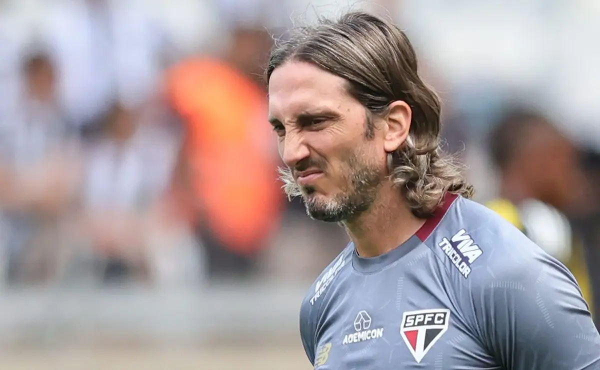 São Paulo atribui lesões a desempenho e mantém Zubeldía no cargo