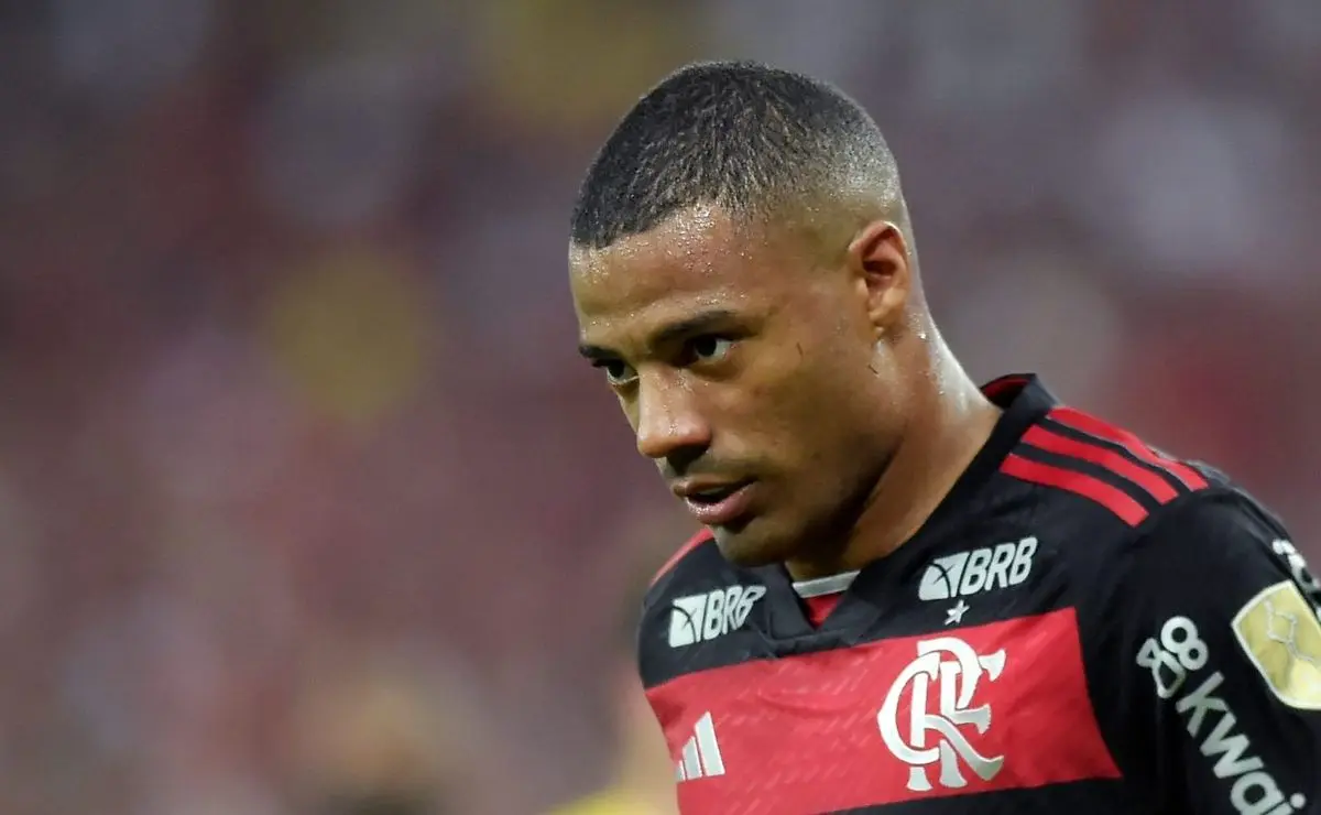De La Cruz dialoga após falas da esposa, enquanto meia permanece no Flamengo