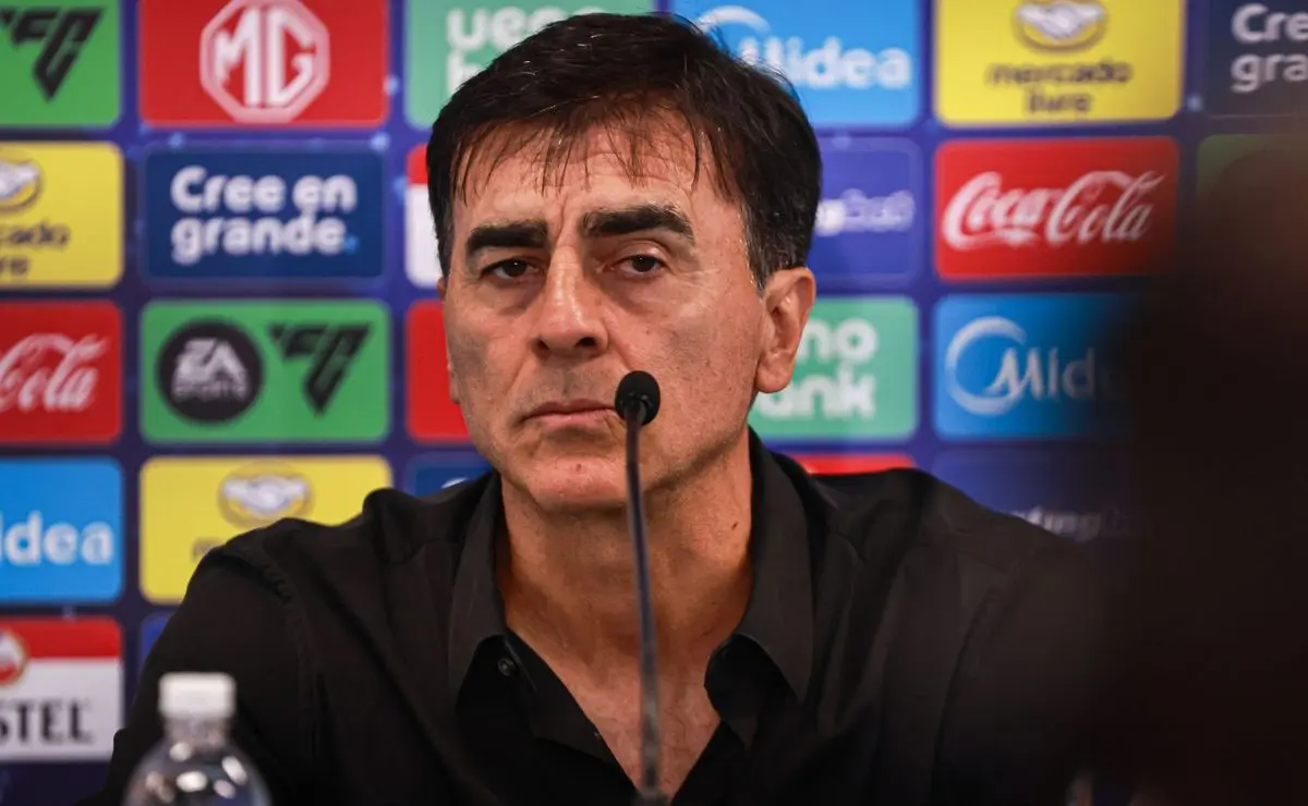 Declaração de dirigente gremista: Quinteros permanece no comando do Tricolor