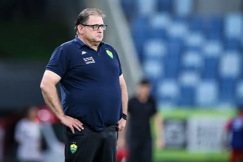 Guto Ferreira valoriza elenco e destaca adaptação na intensidade da Série B