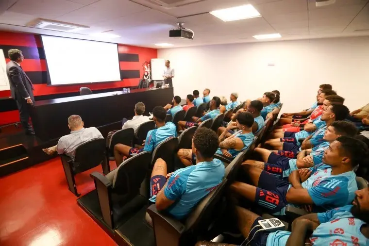 Flamengo alerta jogadores sobre apostas esportivas 20 dias antes da acusação de Bruno Henrique