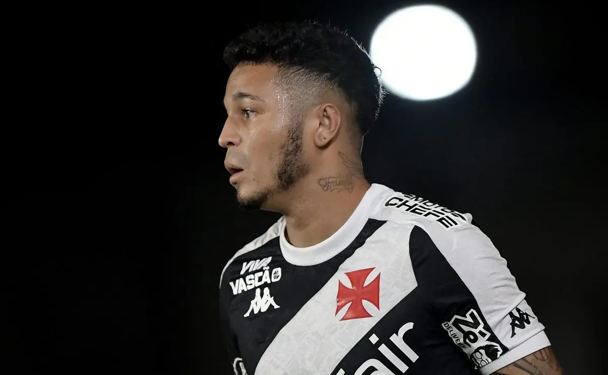 Adson Atribui Derrota do Vasco no Brasileiro a Erros de Passe
