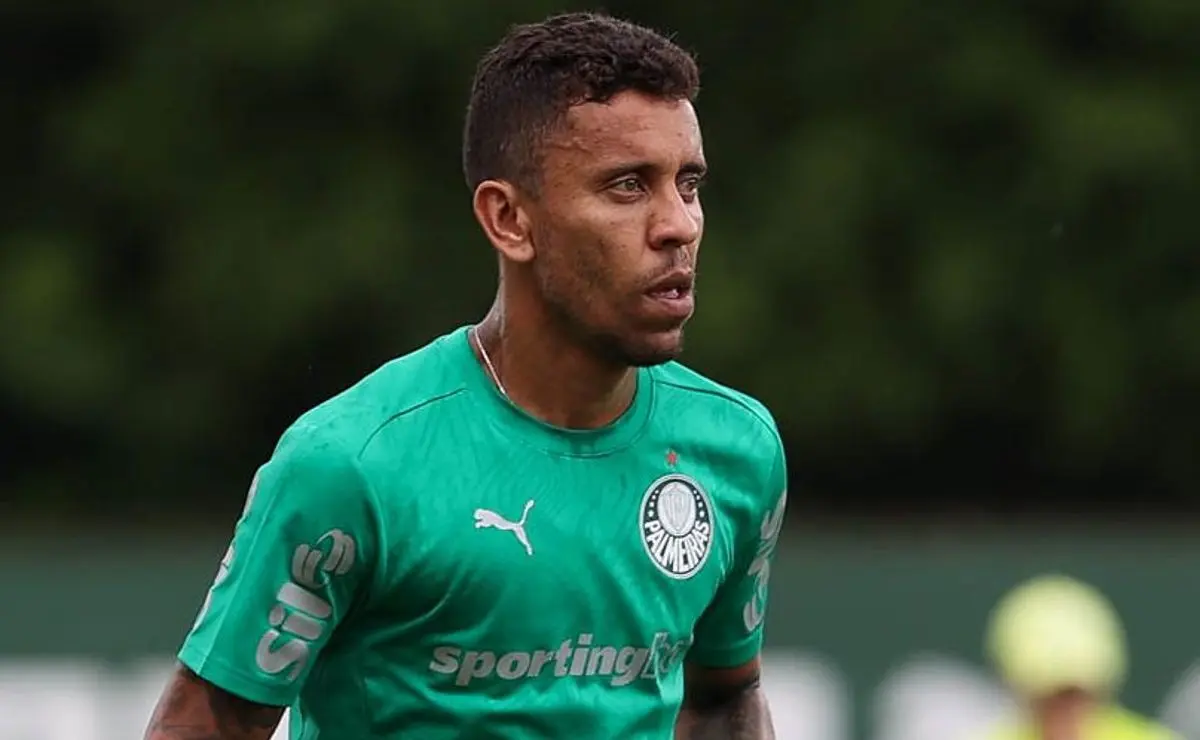 Nova Lesão de Marcos Rocha no Palmeiras: Edema na Panturrilha e Previsão de Recuperação de Duas Semanas