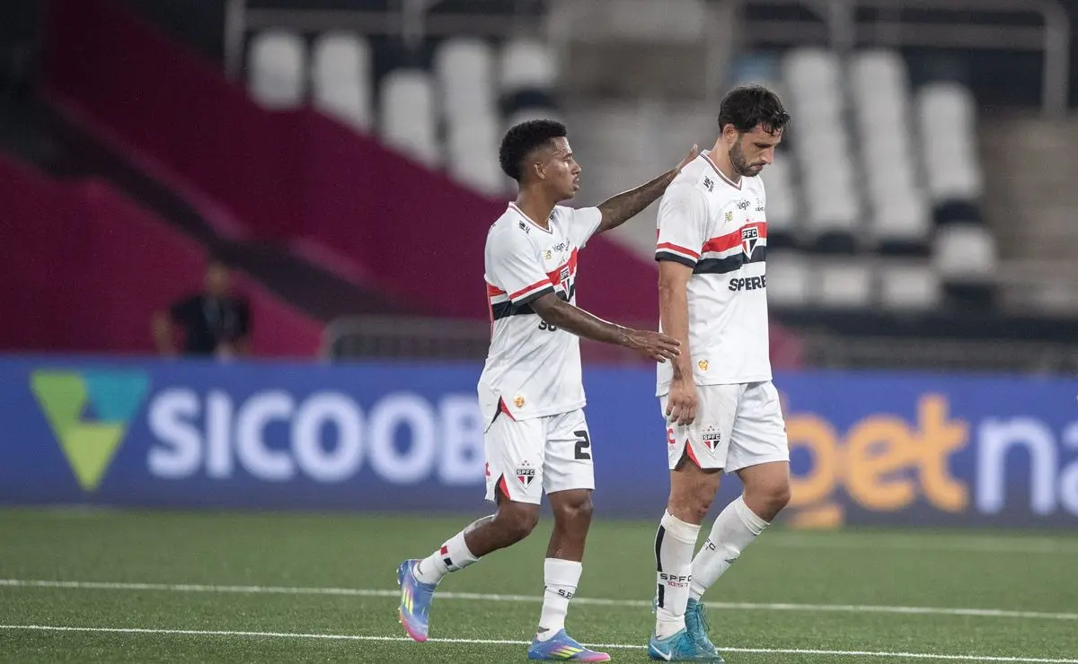 Calleri deixa jogo por lesão no joelho e preocupa o São Paulo