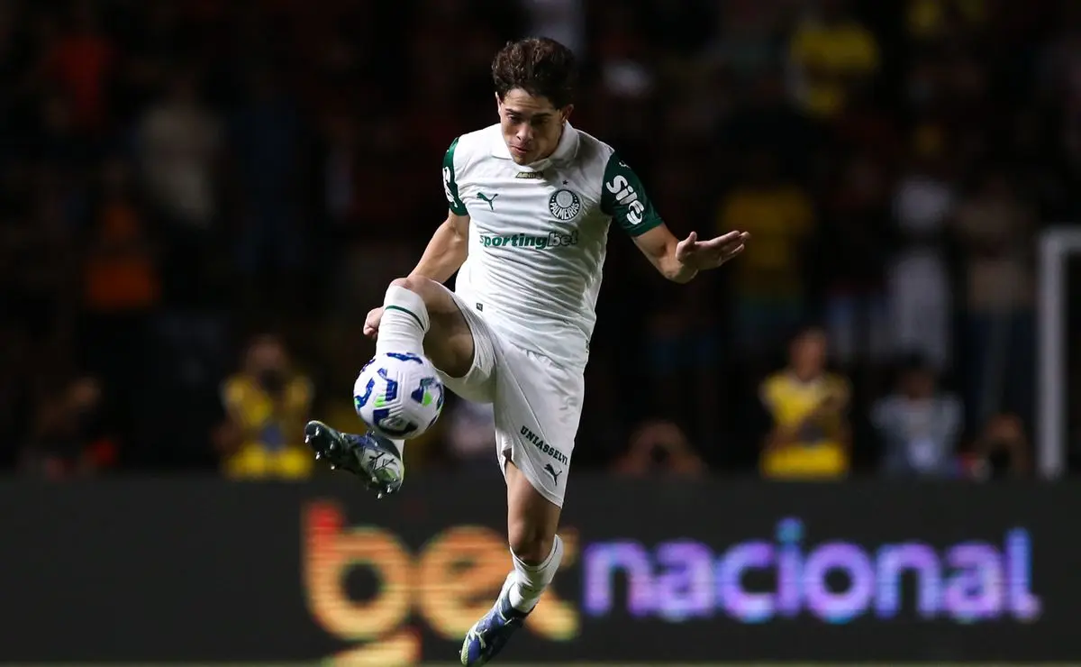 Giay se destaca em Internacional x Palmeiras e garante vaga na equipe