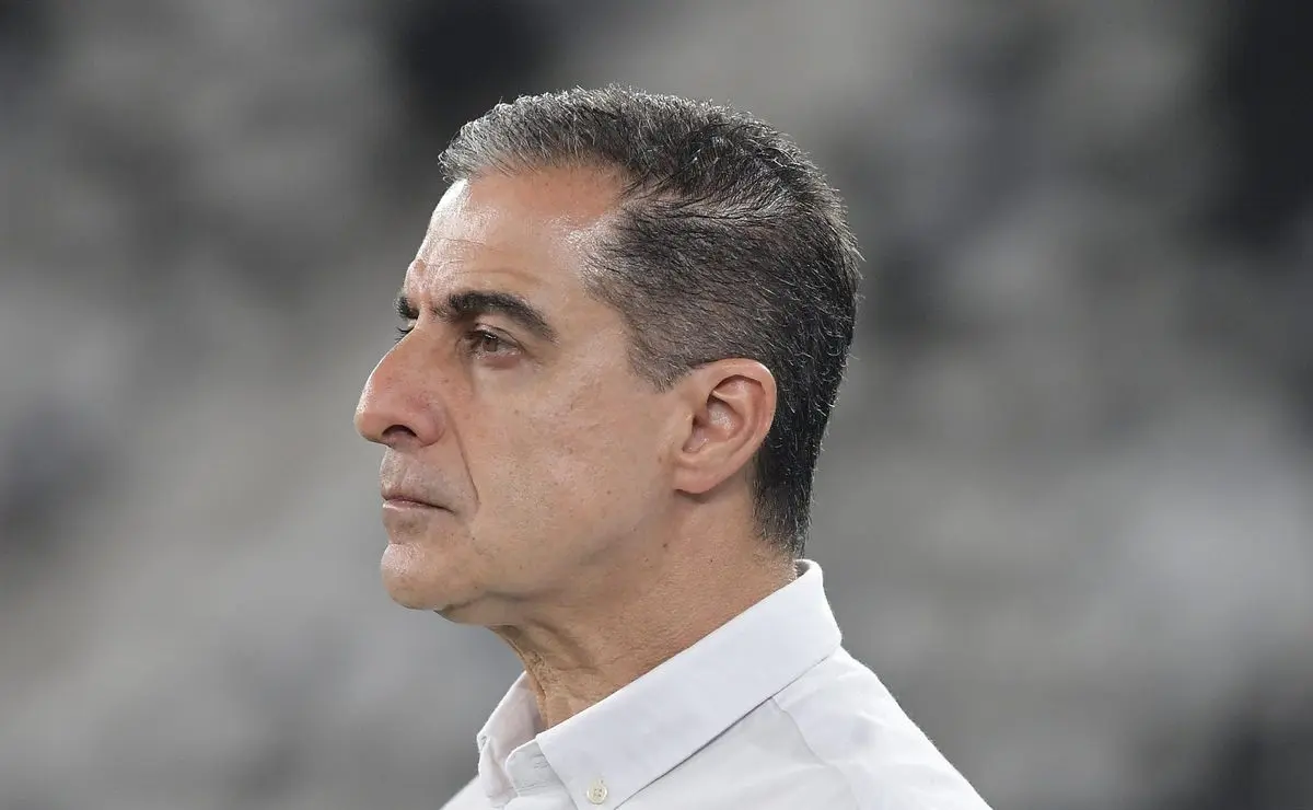 Textor Confia em Renato Paiva e Mantém Treinador no Botafogo