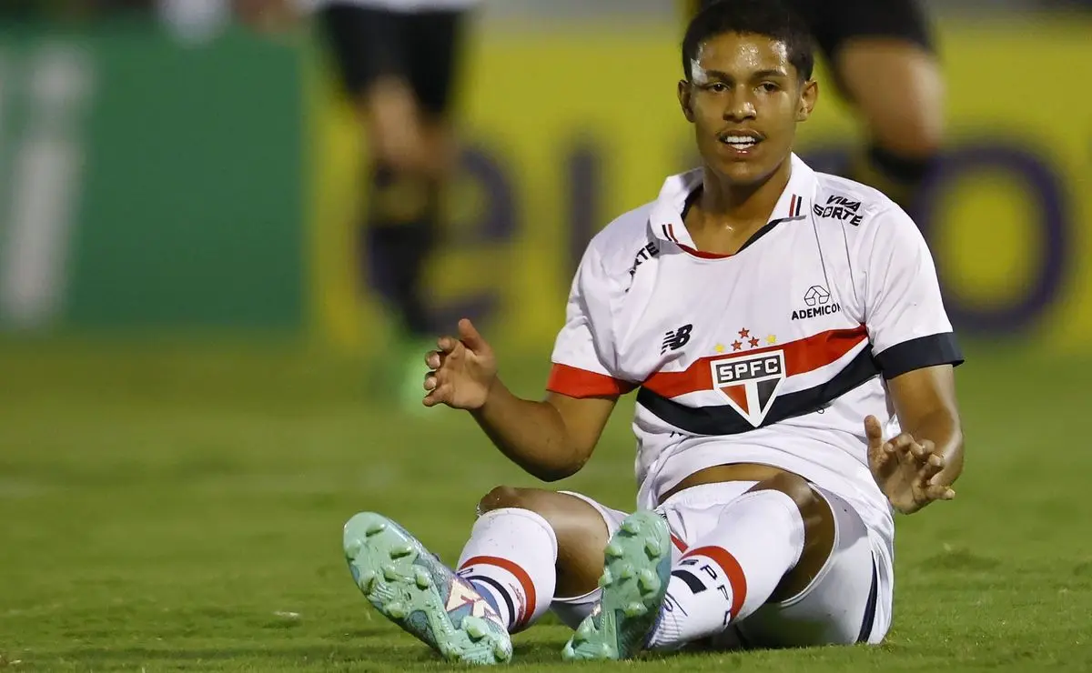 Casares e a polêmica: revolta da torcida do São Paulo com Ryan Francisco