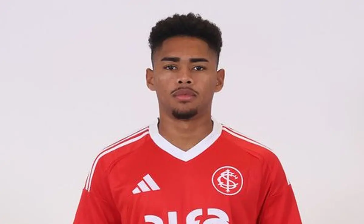 Victor Gabriel retoma a titularidade no Internacional para o Gre-Nal