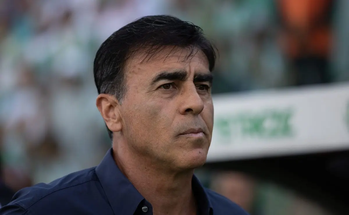 Grêmio registra novo técnico na CBF antes do Gre-Nal após saída de Quinteros