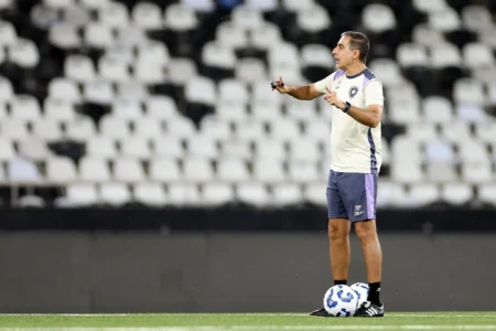 Renato Paiva no Botafogo: Uma Análise Comparativa de Inícios na Era SAF
