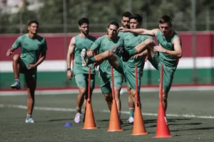 Cano se torna mentor de jovens estrangeiros no Fluminense: "Um irmão mais velho"