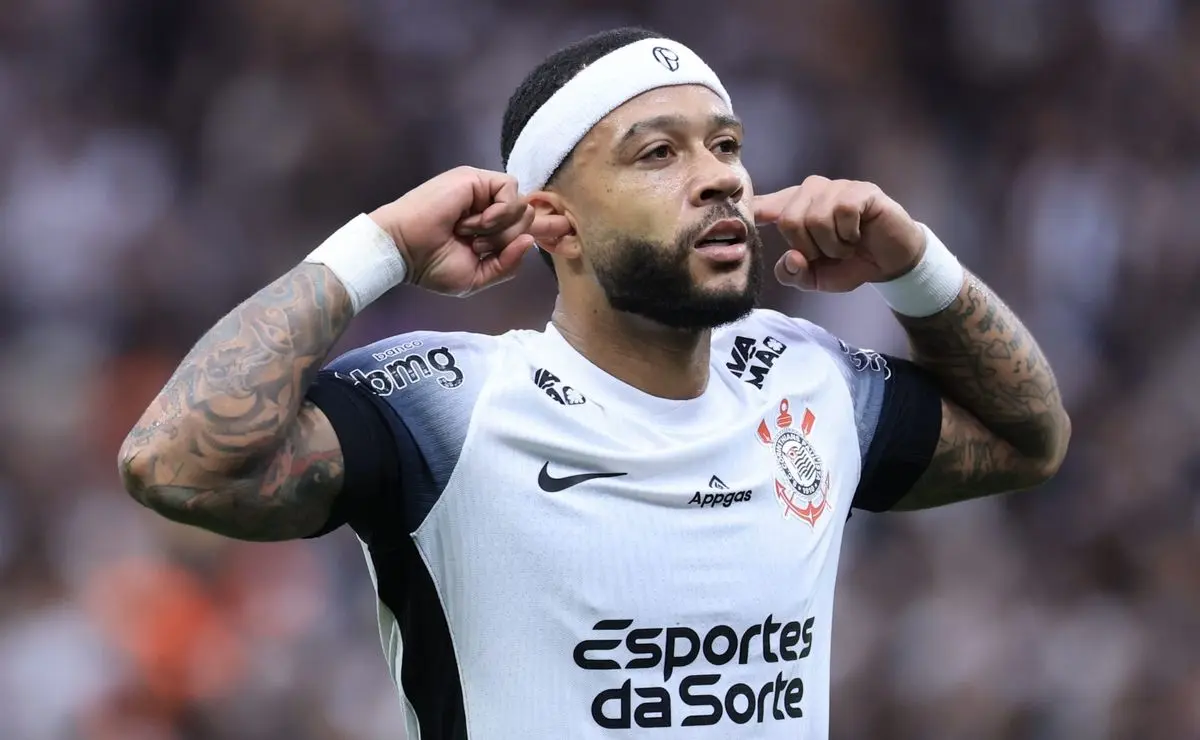 Após destaque contra o Sport, Memphis Depay, ex-Corinthians, comenta lance contra o Palmeiras: "Riram de mim"