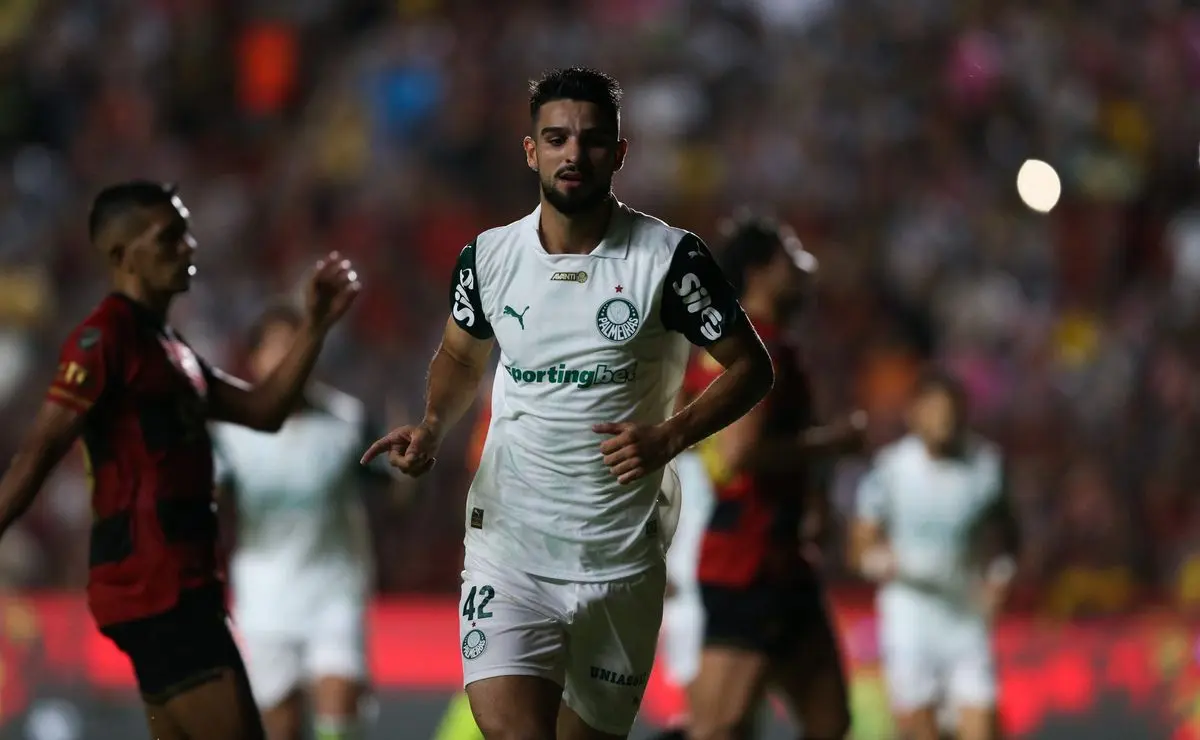 Flaco López na mira: Palmeiras aguarda propostas oficiais