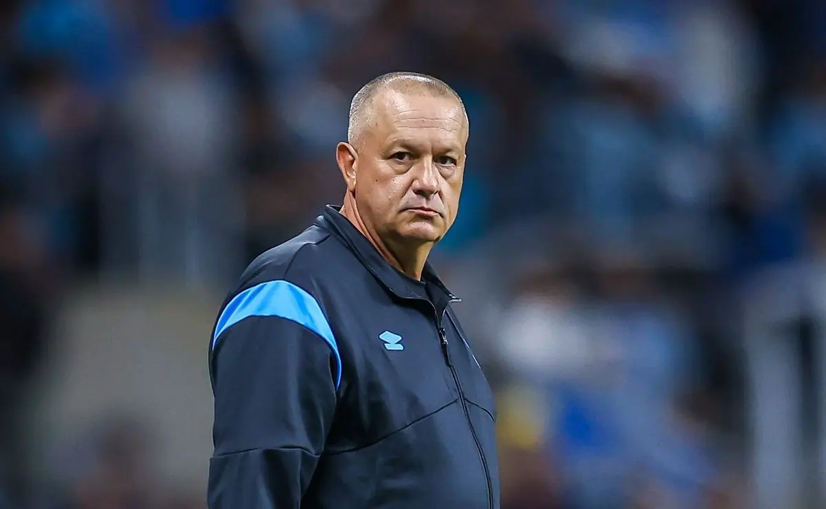 James Freitas detalha bastidores do Gre-Nal 447 e foca em "passar confiança" como técnico interino do Grêmio