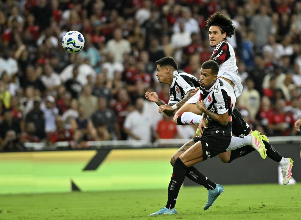 Vasco mantém defesa intacta pela primeira vez no Brasileirão, e Carille celebra: "Zagueiro bom não sofre gol"