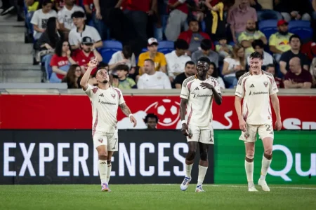 Ex-Internacional, Peglow anota golaço de bicicleta na MLS e celebra: "Noite mágica"