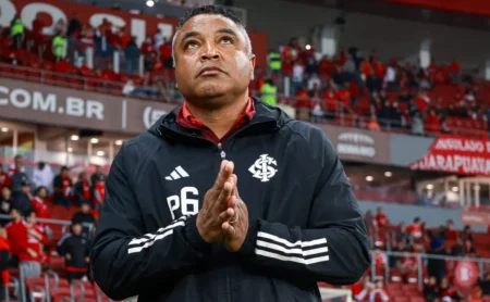 Roger Machado, ex-técnico do Internacional, elogia Tiago Volpi (Grêmio) e Weverton (Palmeiras): "Melhor ainda..."