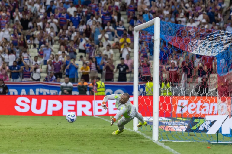 Weverton expõe tática decisiva em disputa de pênaltis e celebra triunfo do Palmeiras: "Campo hostil"