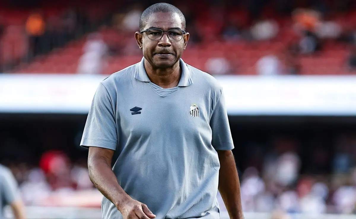 Sampaio lamenta erros cruciais na derrota do Santos no clássico do Brasileirão Betano