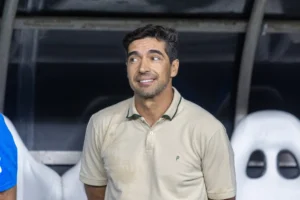 Abel Ferreira exalta esforço do Palmeiras e associa longevidade ao sacrifício: "Aos campeões, desconforto"