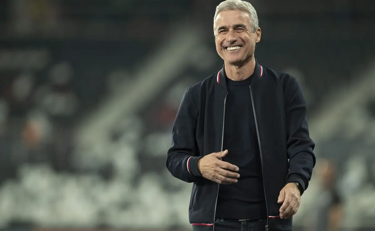 Aprovação da Torcida: Luis Castro Retorna ao Botafogo no Lugar de Renato Paiva