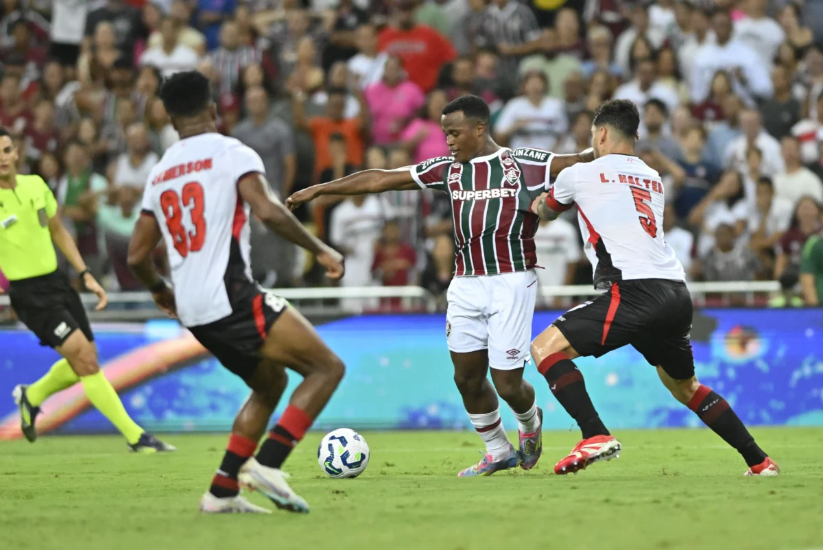 "Não houve impacto": a análise do VAR no lance de pênalti de Arias contestado pelo Fluminense