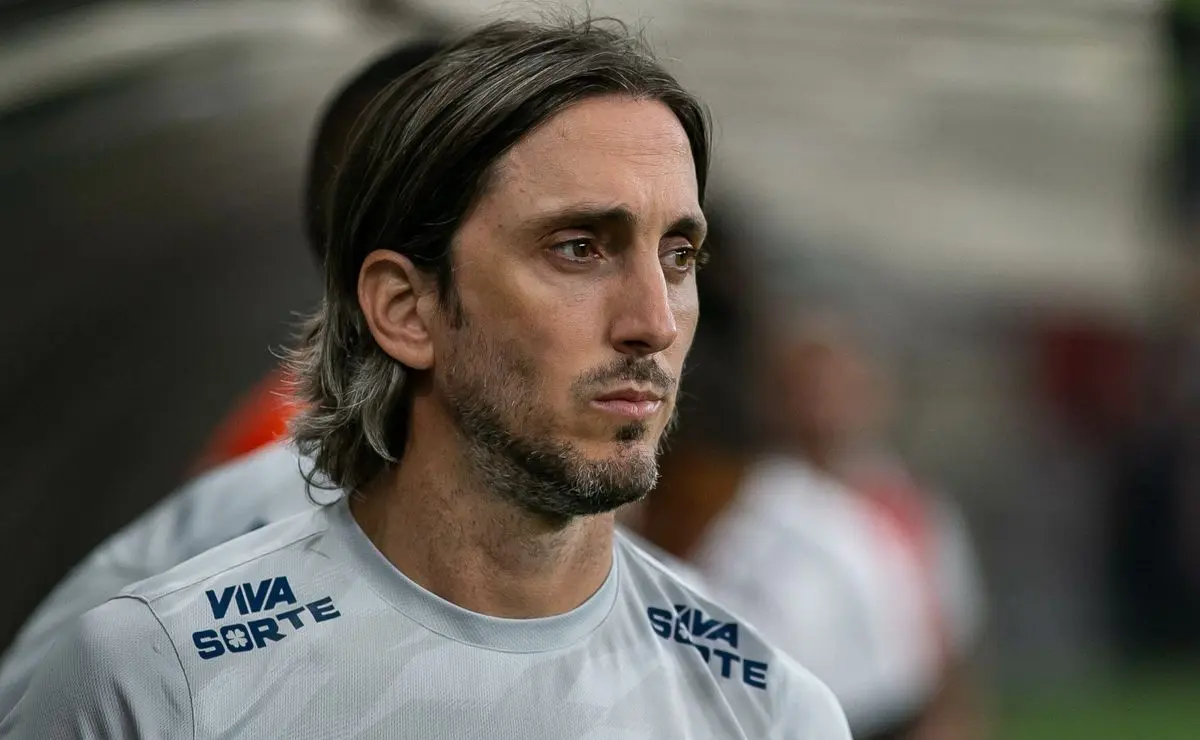 Zubeldía analisa São Paulo x Santos e comenta lance de Tiquinho Soares