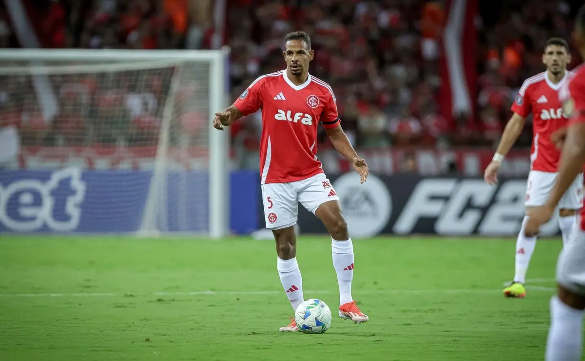Fernando atinge a marca de 100 bolas recuperadas na temporada pelo Internacional