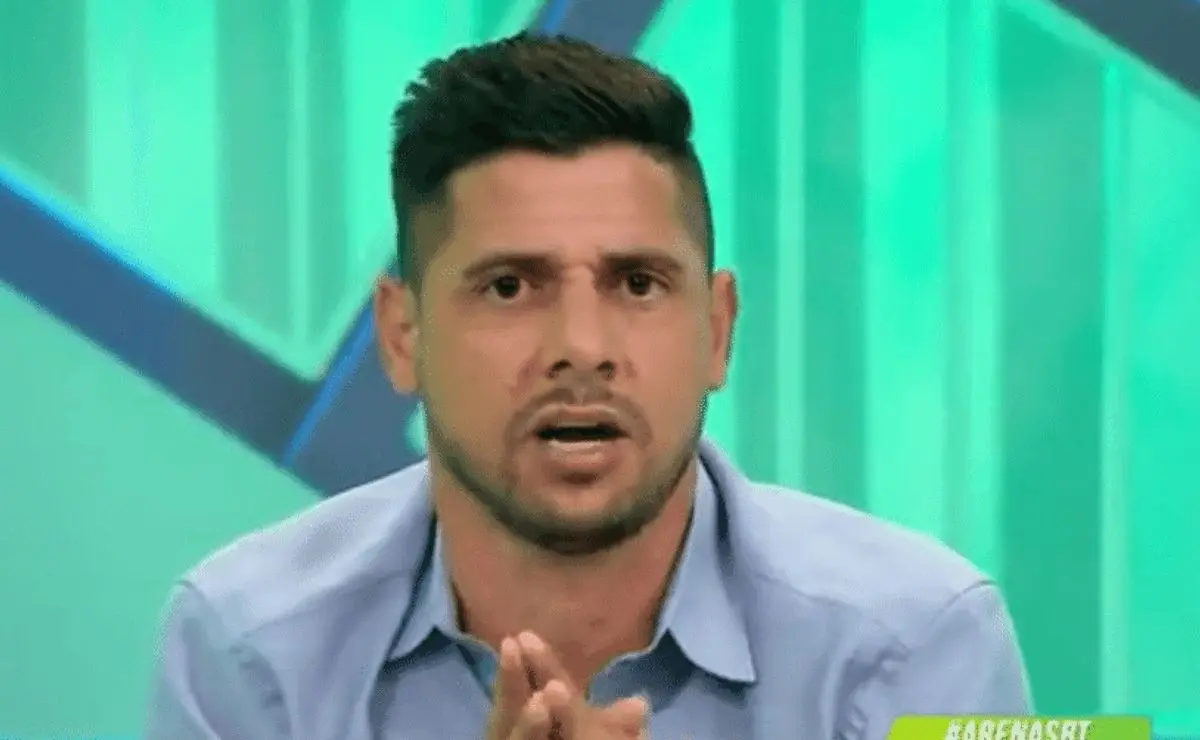 Cicinho provoca Palmeiras antes do Mundial e prevê derrota: "Já sabemos o final"