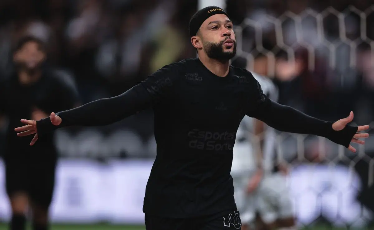 Depay ascende na lista de artilheiros estrangeiros do Corinthians.