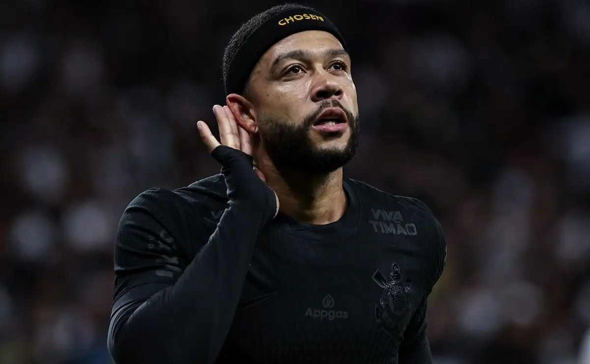 Casagrande critica Memphis, vice-presidente do Corinthians, e expõe atitude prejudicial nos bastidores.