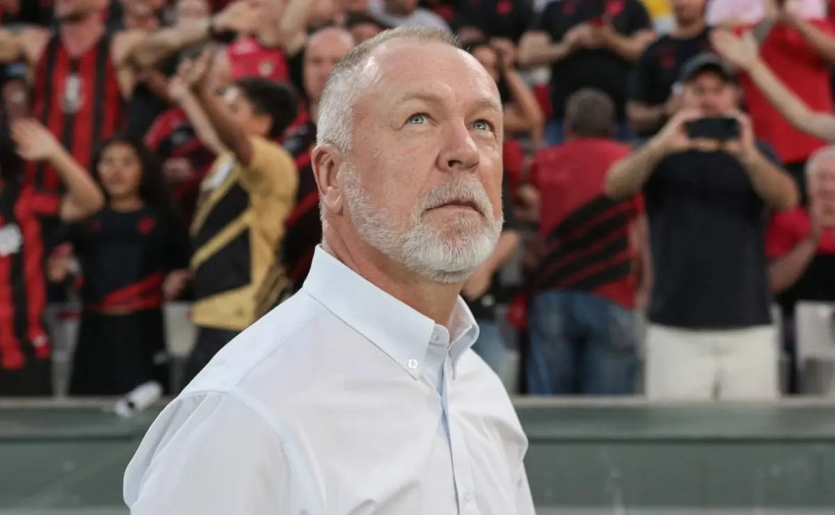 Renovação automática de Mano Menezes com o Grêmio: cenário de Libertadores em foco