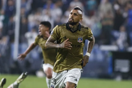 Vidal provoca Racing na Libertadores: "Verão o verdadeiro Colo-Colo"