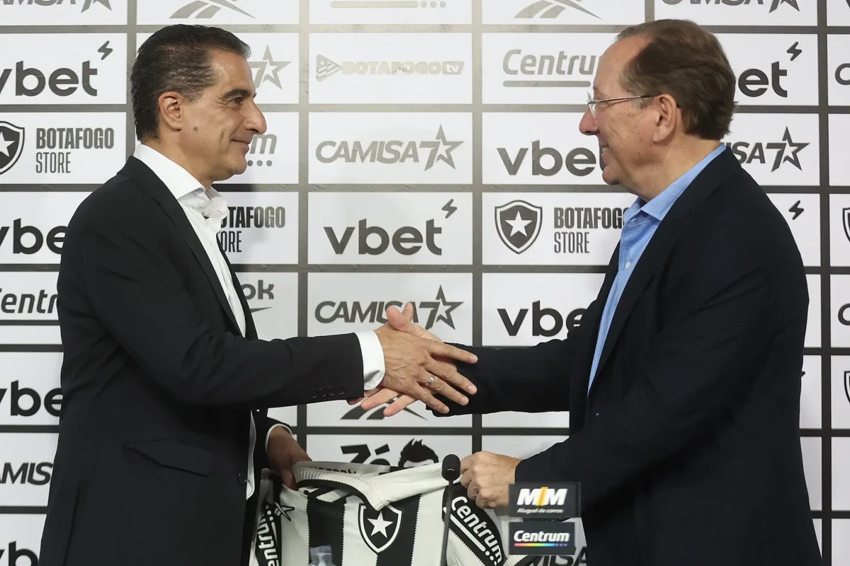 Textor respalda Paiva no Botafogo: "Falta execução dos jogadores"