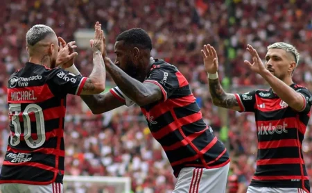 Cruzeiro Sondando Titular do Flamengo e Michael: Uma Possível Negociação