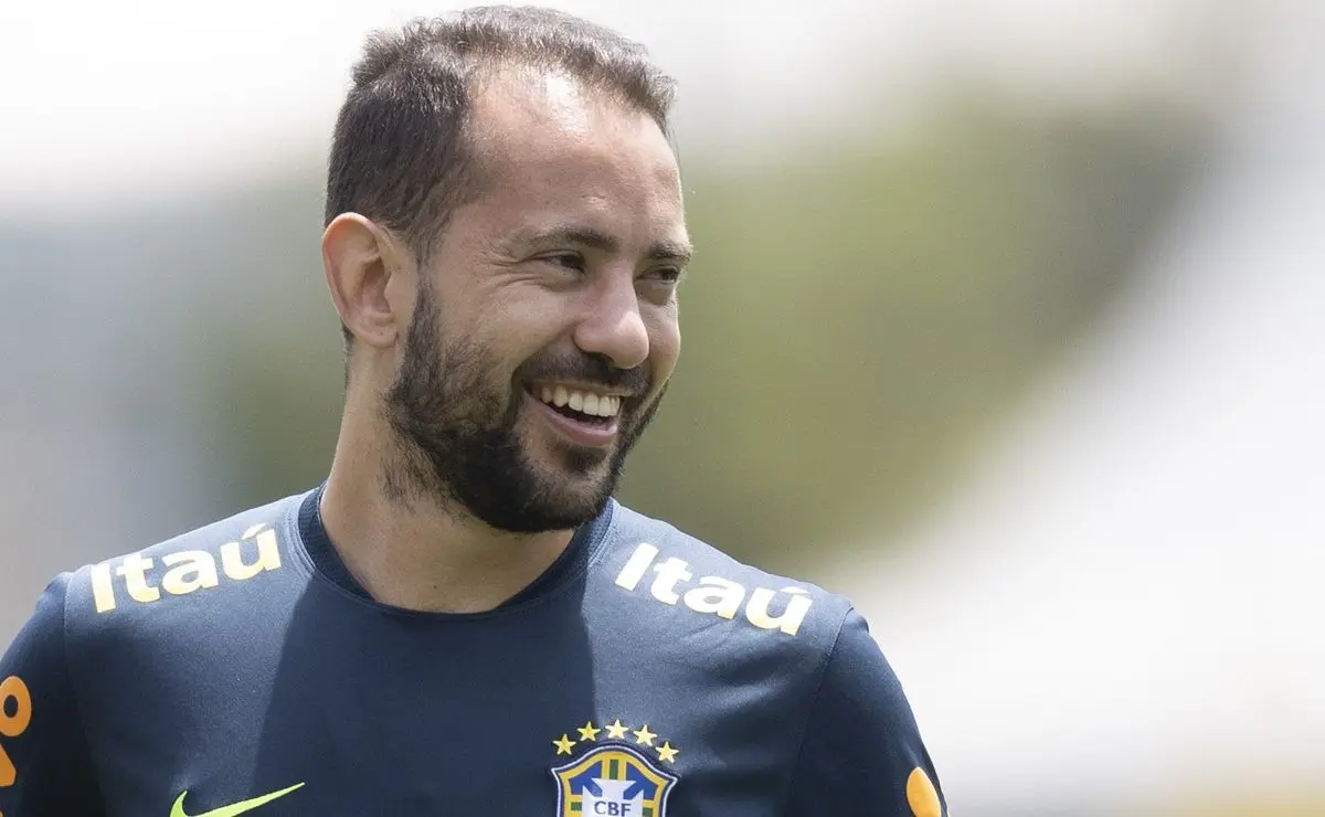Retorno de Everton Ribeiro ao Cruzeiro: Pedrinho aprova, mas contato ainda não ocorreu