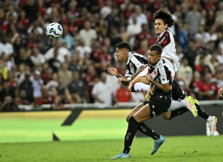 Zaga do Vasco: João Victor e Lucas Freitas se destacam com bons números na ausência de Lemos