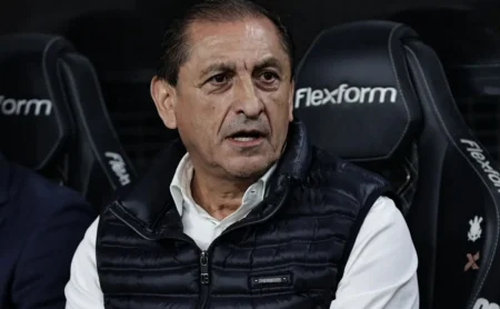 Santos: Sondagem a Ramón Díaz esbarra em dificuldades de negociação.