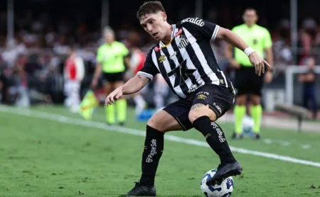 Rollheiser conquista César Sampaio e deve seguir no Santos após atuar como Neymar