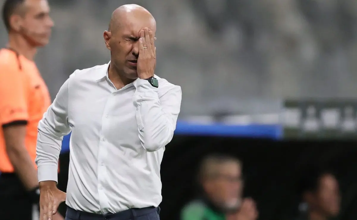 Desfalques de Fagner e William preocupam Leonardo Jardim para a Sul-Americana
