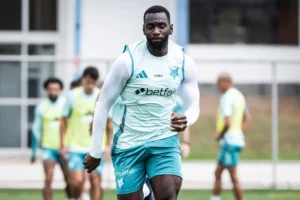 Cruzeiro: Bolasie em treino; laterais em xeque para jogo contra o Palestino