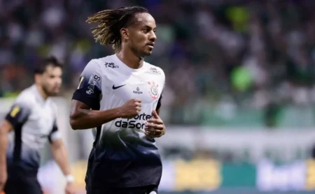 Carrillo do Corinthians: Conexão nos Bastidores com a Base Desperta Interesse