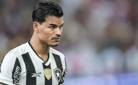 Botafogo: Danilo Barbosa substitui Jair e Renato Paiva define equipe para enfrentar o Estudiantes